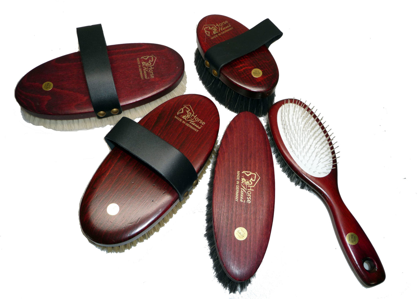 luxurious horse grooming set